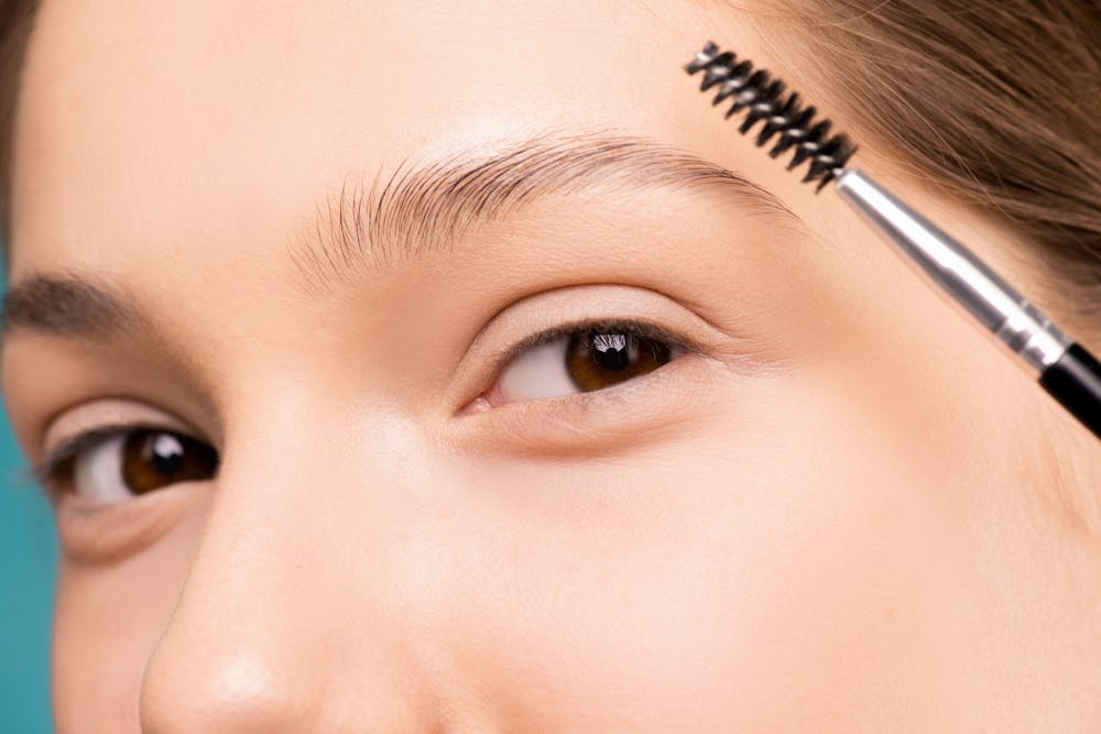 Apply eyebrow color correctly with these tips