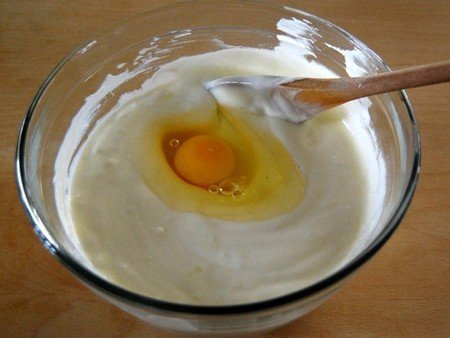 Egg-Yogurt-and-Vitamin-E-Mask