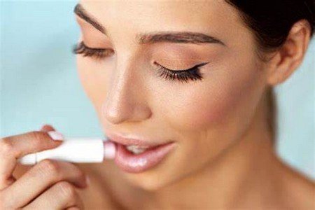 Simple Tips and Home Remedies to Protect Lips!