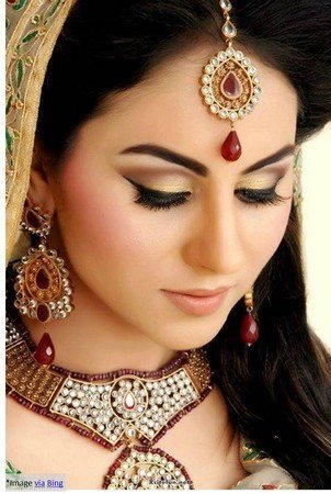 Karva Chauth Makeup and Hairstyle Tips