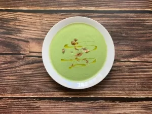 brocooli soup in bowl